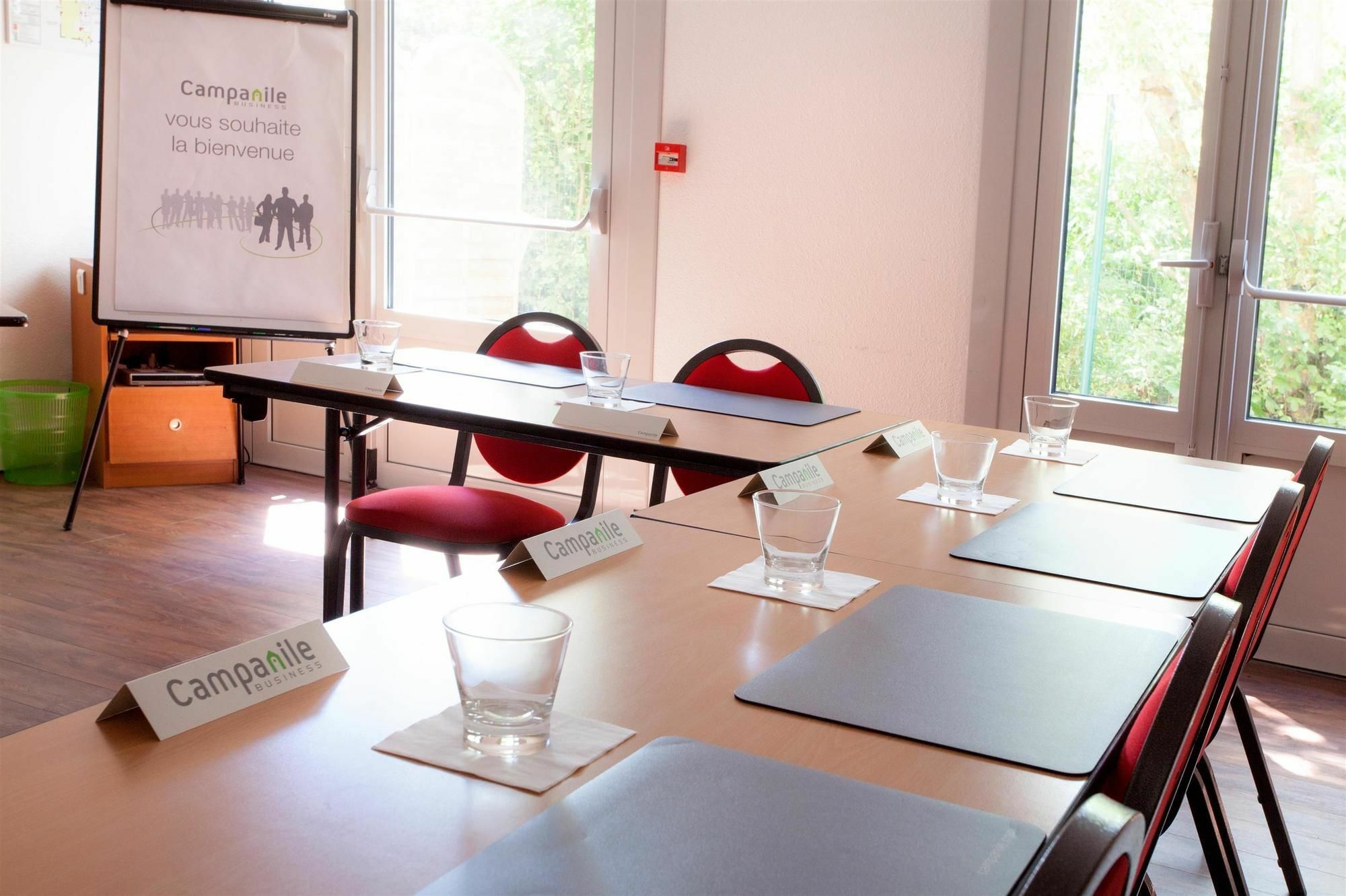 Campanile Tours Sud - Chambray-Les-Tours Hotel Bagian luar foto