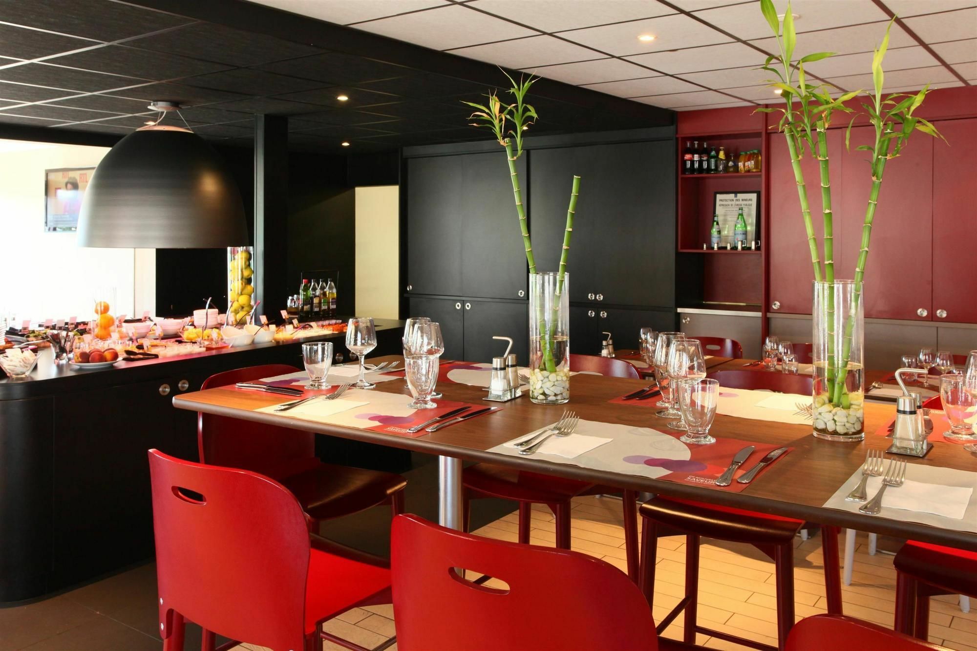 Campanile Tours Sud - Chambray-Les-Tours Hotel Bagian luar foto