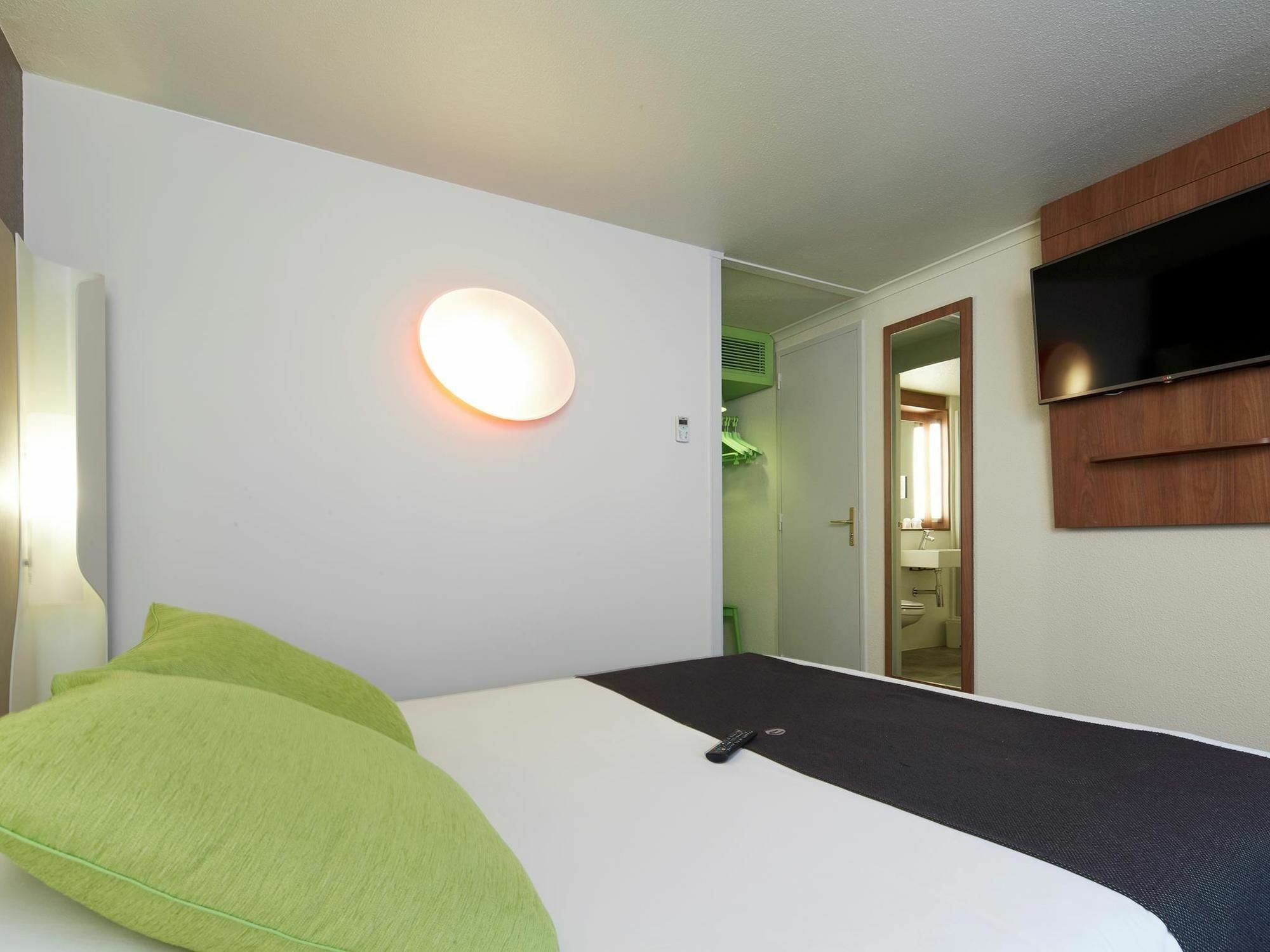 Campanile Tours Sud - Chambray-Les-Tours Hotel Bagian luar foto