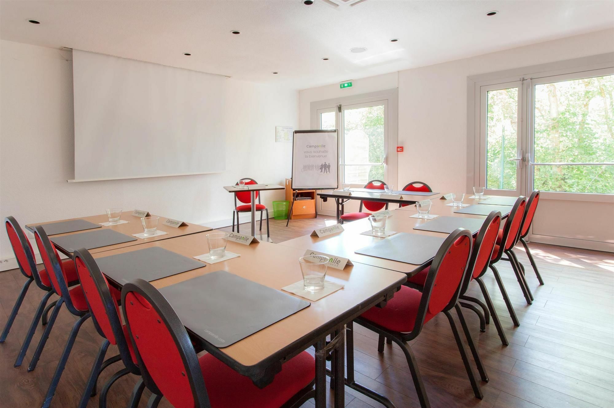 Campanile Tours Sud - Chambray-Les-Tours Hotel Bagian luar foto