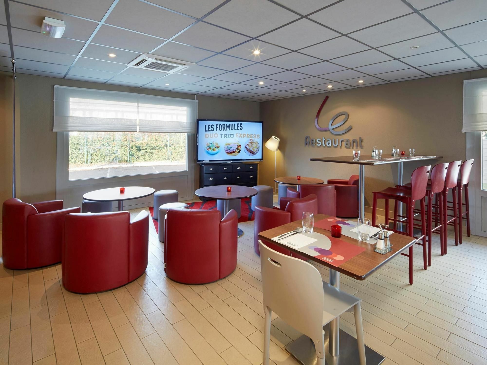 Campanile Tours Sud - Chambray-Les-Tours Hotel Bagian luar foto
